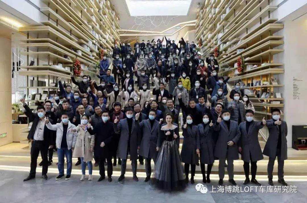 洛阳全国一百多人在华侨城汉口道6号参观研讨LOFT专利车库技术！